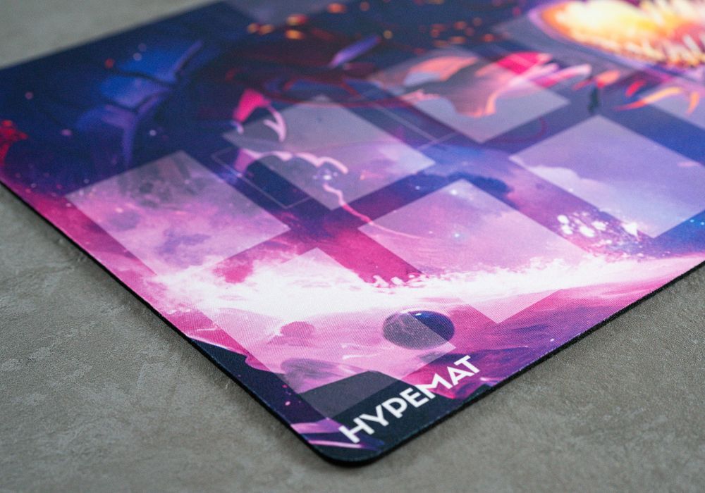 hypemat one player playmat Dragon war design auf einem Tisch